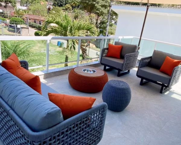 Conjunto Sofá 2 Lugares com 2 Poltronas, Puff e Champanheira Redonda 65cm | Arezzo Decor