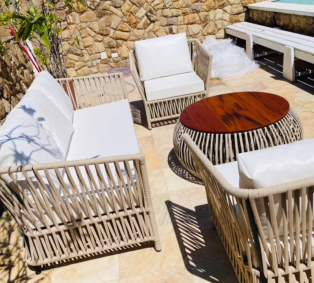 Conjunto Sofá 3 Lugares, 2 Poltronas Corda Náutica Palitado e Mesa de Centro Redonda 60cm | Arezzo Decor®