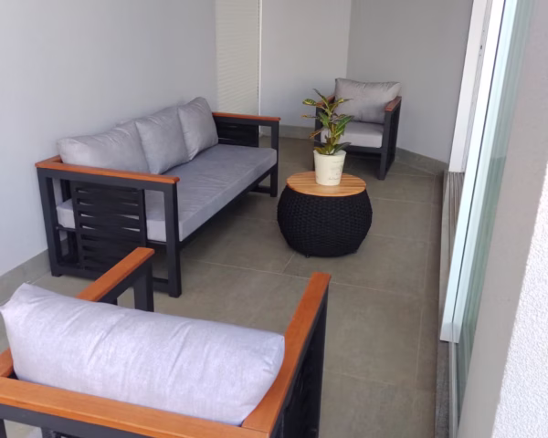 Conjunto Sofá 3 Lugares com 2 Poltronas e Mesa de Centro Redonda 60cm | Arezzo Decor®