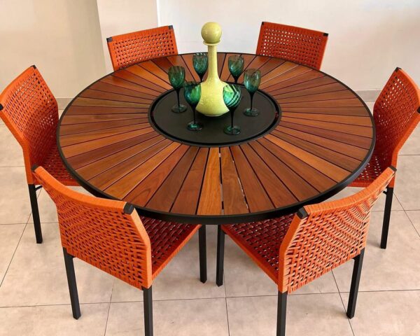 Conjunto Mesa Redonda 1,50m com Tampo em Madeira Cumaru, Prato Giratório e 6 Cadeiras em Corda Náutica | Arezzo Decor®