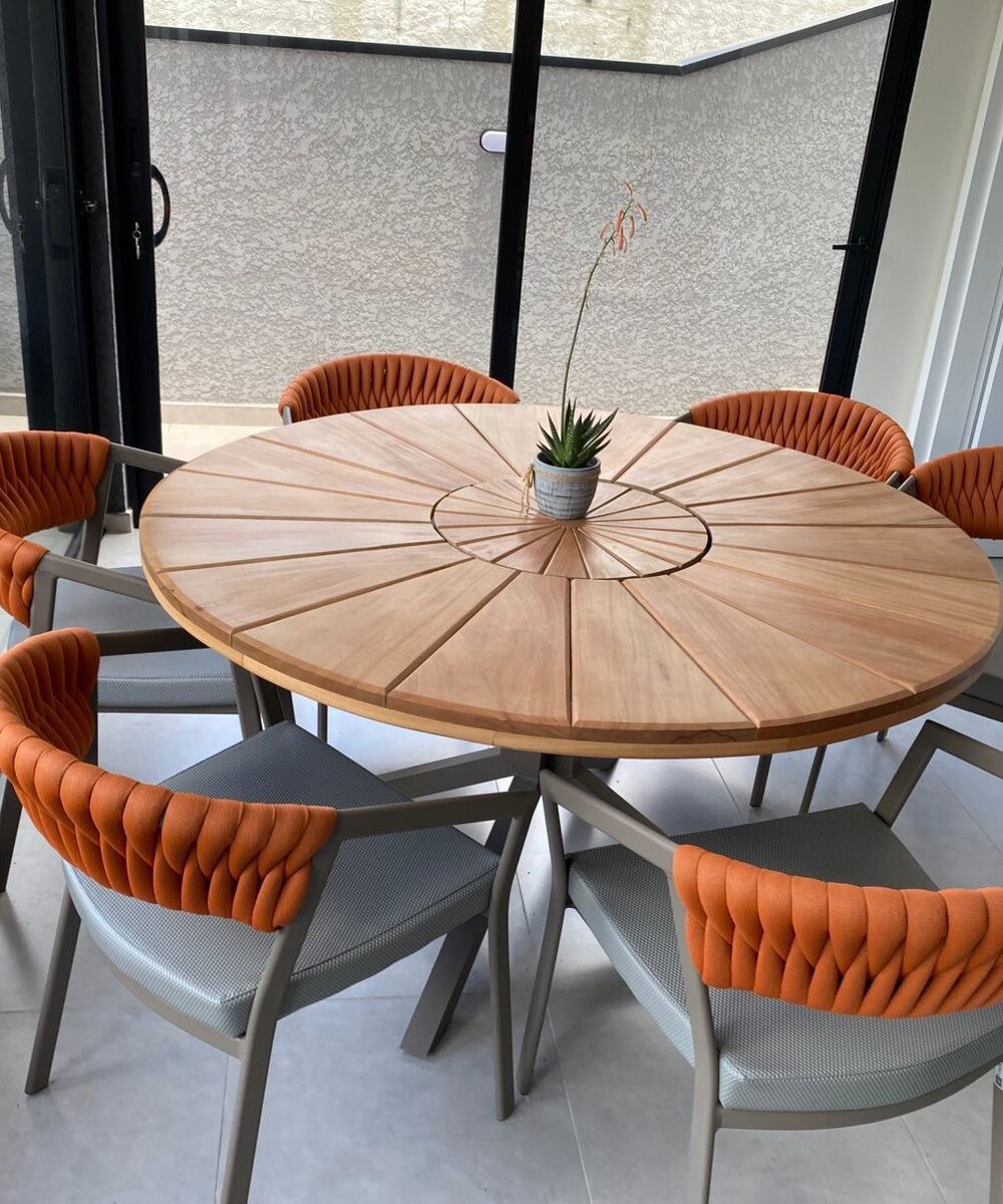 Conjunto Mesa Redonda 1,60m com 6 Cadeiras Belga | Arezzo Decor®