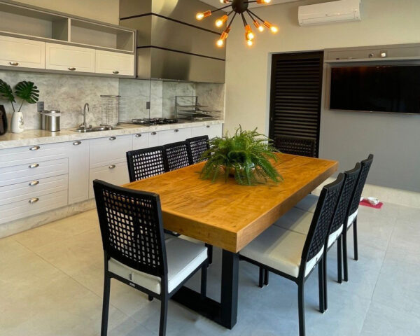 Conjunto Mesa Retangular 2,00 x 1,00m com Tampo de Madeira e 8 Cadeiras em Corda Náutica | Arezzo Decor®