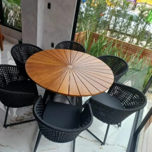 Conjunto Mesa Redonda 1,30m com Tampo de Madeira e 6 Cadeiras em Corda Náutica | Arezzo Decor®