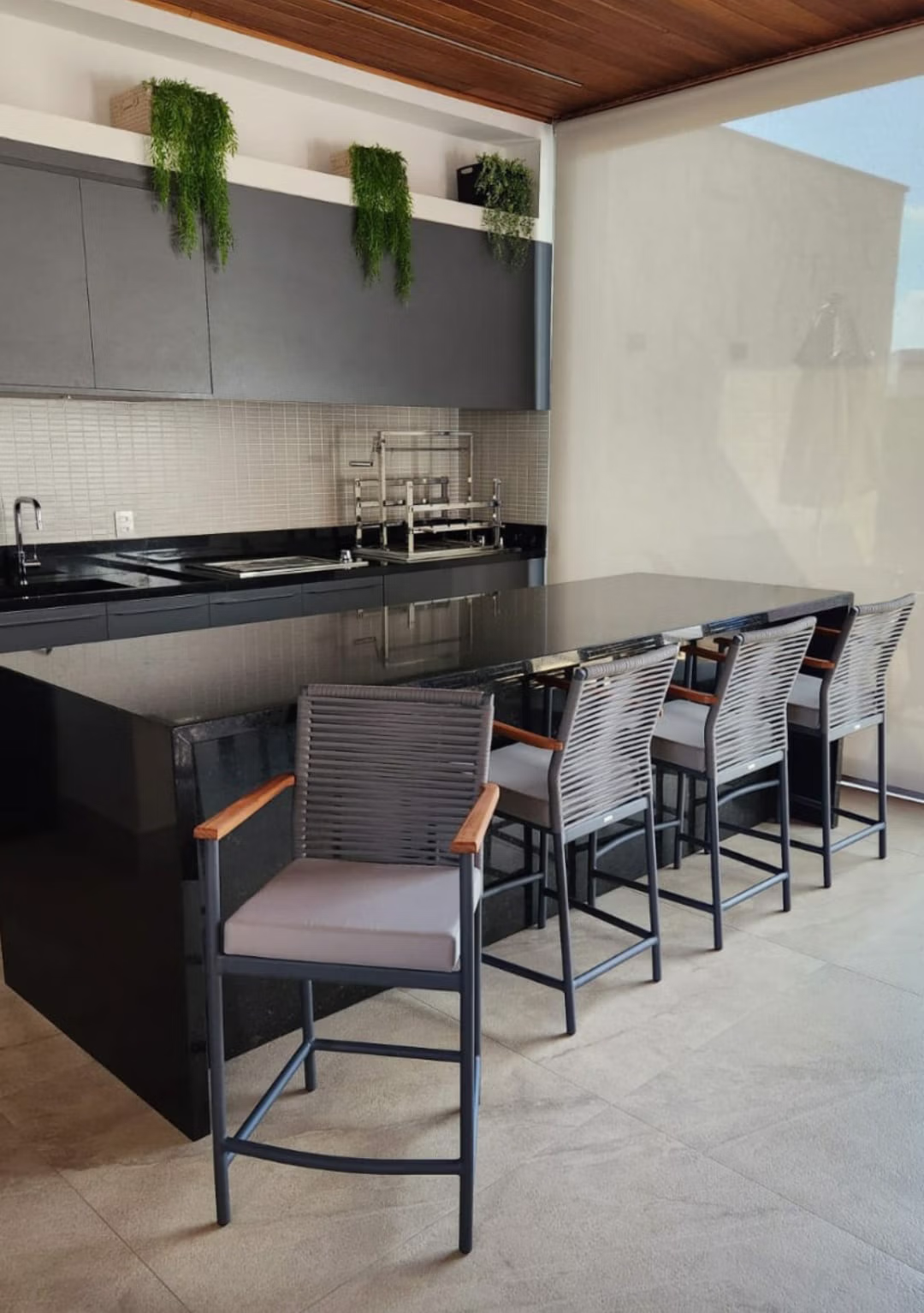 Banqueta Dubai em Alumínio com Corda Náutica e Estofado | Arezzo Decor®