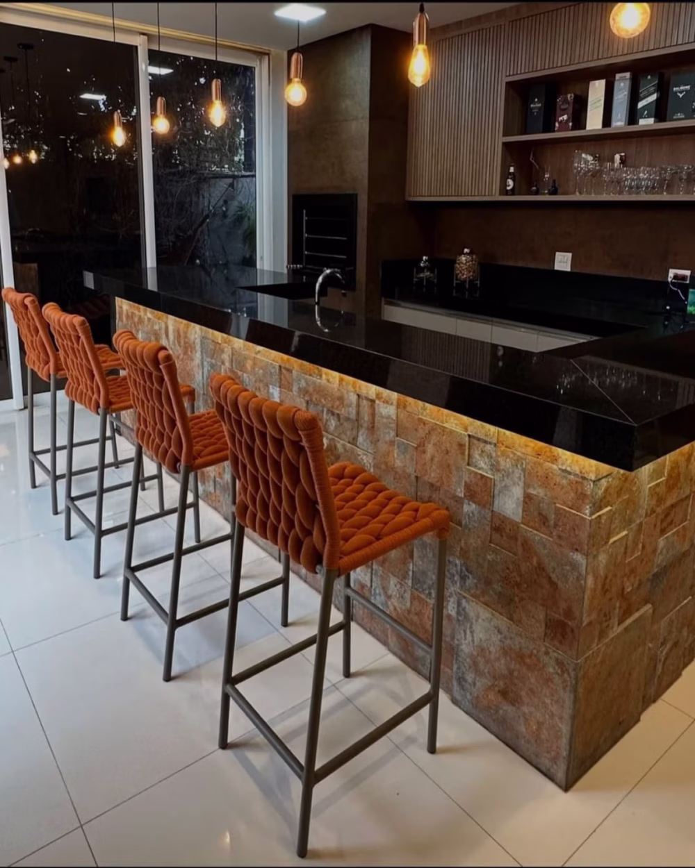 Banqueta Grécia em Alumínio com Tricô e Enchimento Arezzo Decor®