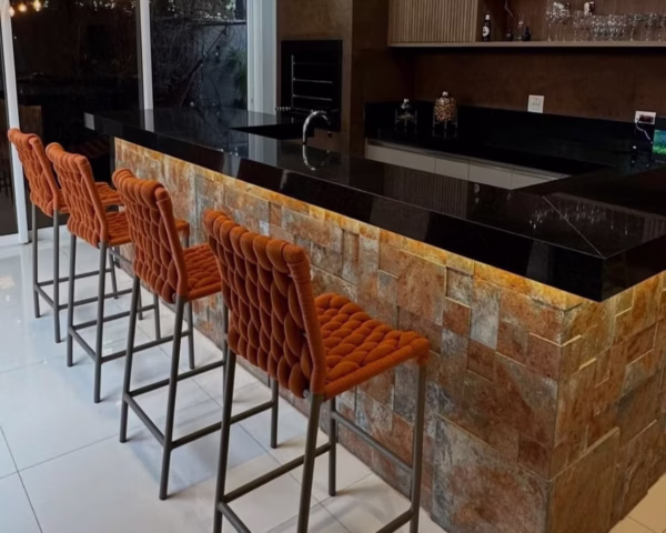 Banqueta Grécia em Alumínio com Tricô e Enchimento Arezzo Decor®