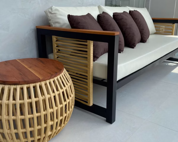 Sofá 3 Lugares com Braços de Madeira e Corda Náutica | Arezzo Decor®